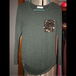 Long sleeved glitter pocket tee